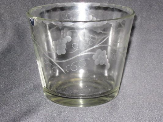 La Flo Grape Cutting on Unknown Ice Bucket