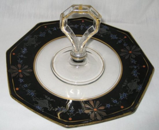 Wheeling D-127 Large Gold Daisy and Silver Urn