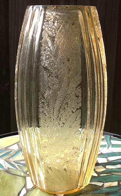 New Martinsville #  36 Oscar Vase w/ "Mandevilla" Etch