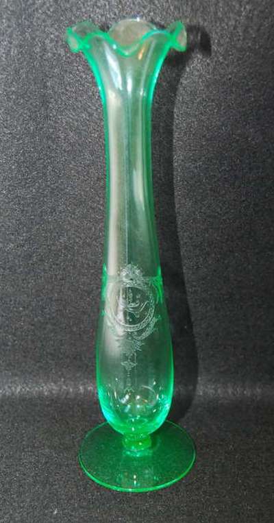 Morgantown #   36 Uranus Vase w/ #756 Tinkerbell Etch