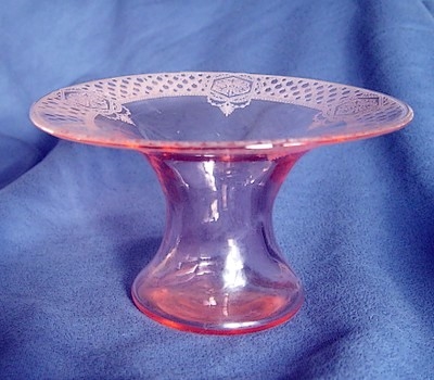 Cambridge #  94-1/2 Sweet Pea Vase w/ # 708 Etch