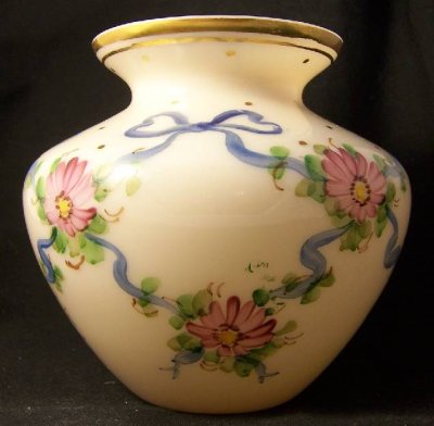 Cambridge #1309 Vase w/ Charleton Decoration