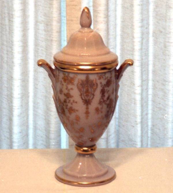 Cambridge #3500/ 42 Crown Tuscan Urn w/ # 87 Gold Encrusted Rose Point Etch