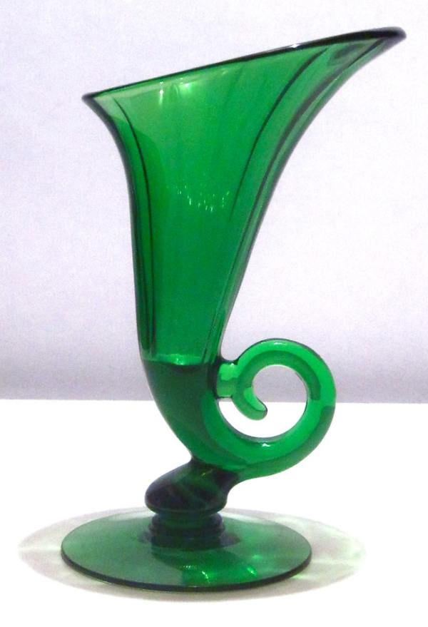 Cambridge #3900/ 575 Cornucopia Vase