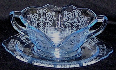 Cambridge # 917 Double Gravy Boat and Stand  w/ Cleo Etch