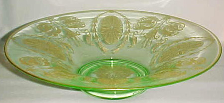 Cambridge # 674 Bowl w/#732 Majestic &  #703 Florentine Etch