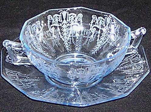 Cambridge #1075 Decagon Cream Soup w/ Cleo Etch