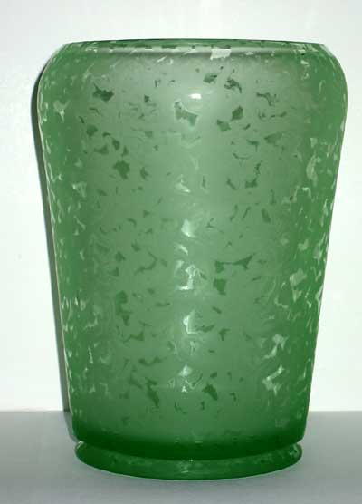 Fenton # 621  Ming Vase