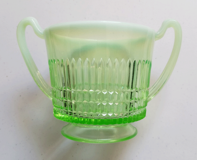 Fenton #1700 Lincoln Inn Opalescent Sugar