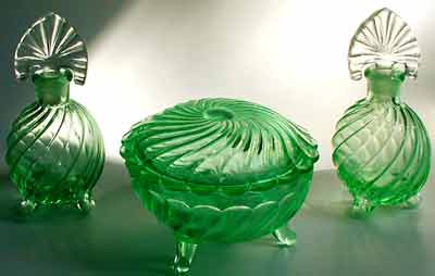 Imperial # 153 Spiral Optic Dresser Set