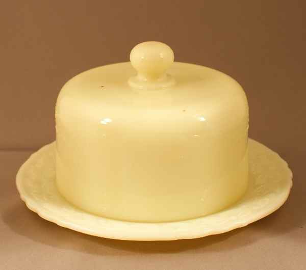 McKee Laurel Cheese Plate & Cover