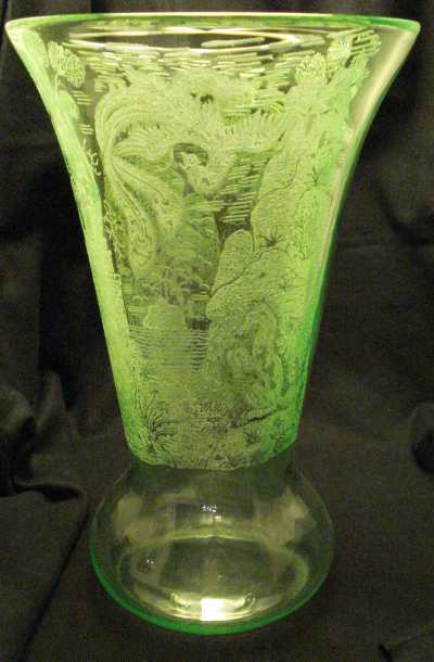 Paden City # 184 Vase w/ Lela Bird Etch