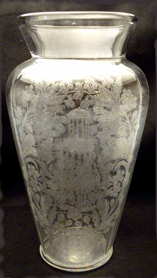 Paden City Swanson Vase with Utopia Etch