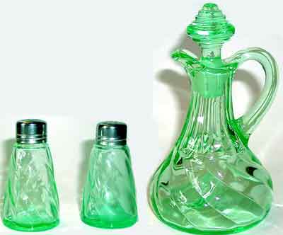 Paden City # 154 Rena Cruet and Salt and Pepper