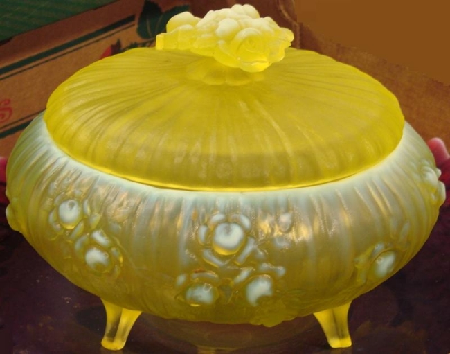 Tiffin Roses Puff Box