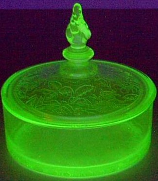 Tiffin #  326 Milady Powder Box