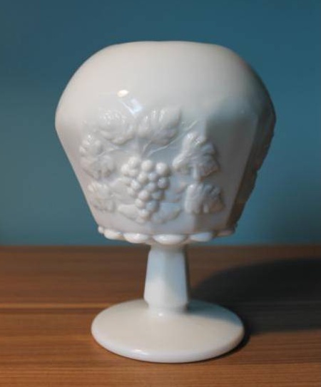 Westmoreland #1881 Paneled Grape Ivy Ball