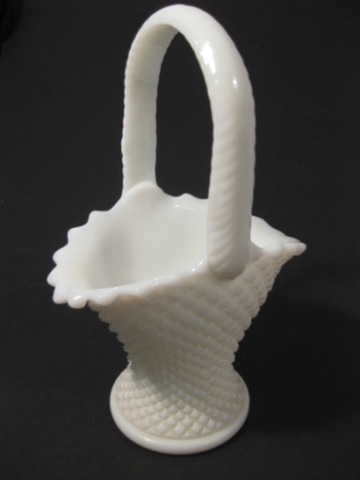 Westmoreland # 555 English Hobnail Basket
