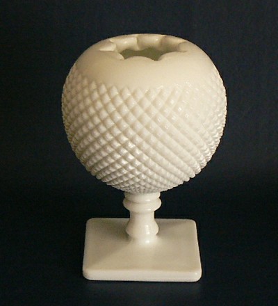 Westmoreland # 555 English Hobnail Ivy Ball