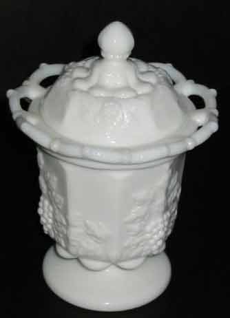 Westmoreland #1881 Paneled Grape Lacy Sugar