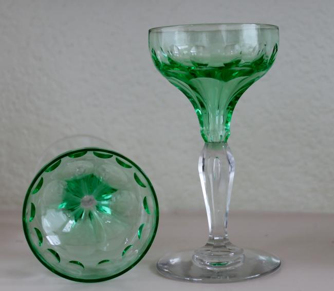 Unknown Bi-Color Cordial w/ Tear Drop Stem