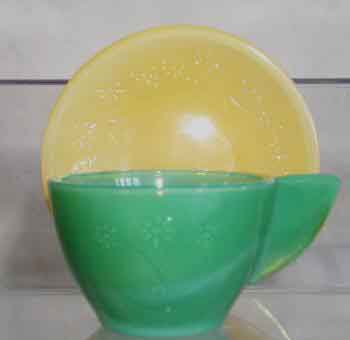 Akro Agate Raised Daisy