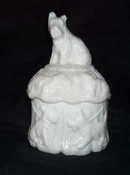 Akro Agate Scottie Powder Box