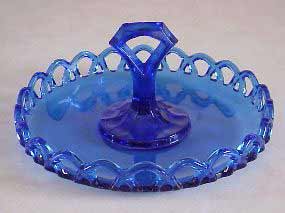 Co-Operative Flint #44 Lace-Edge Center Handled Server