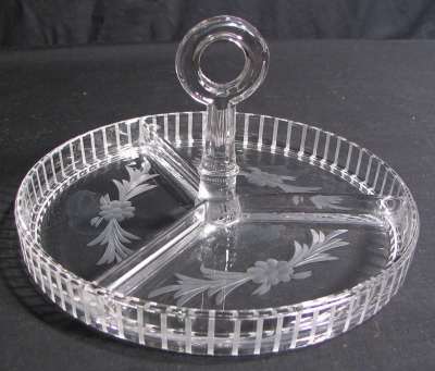 Heisey #1184 Yeoman Three Part Center Handled Server