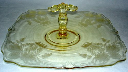 Heisey #1401 Empress Center Handled Server