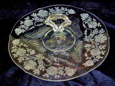 Tiffin #15360 Center Handle Server