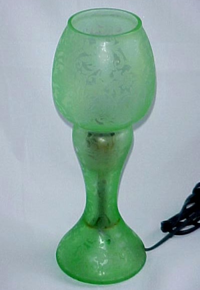 Consolidated #2200 Florentine Lamp w/ "Plume" Etch
