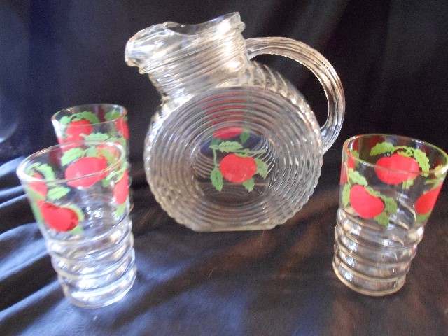 Federal Tilt Target Jug Set w/ Tomato Decoration
