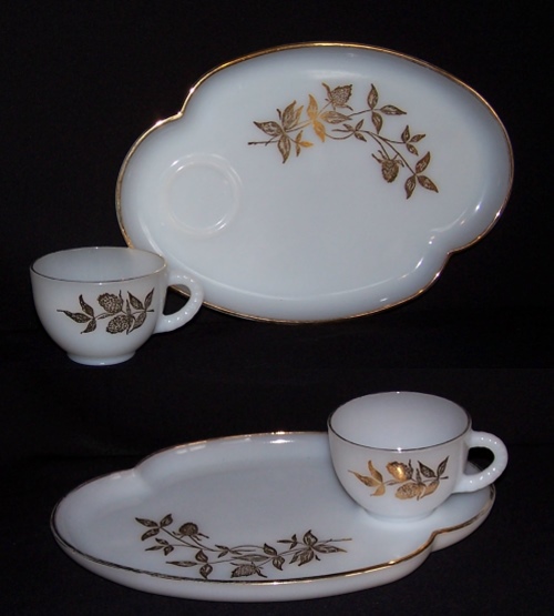 Federal Snack Set w/  Gold Clover Blossom Decoration