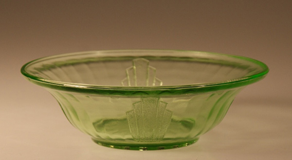 Hazel-Atlas Cereal Bowl w/ Deco Pattern