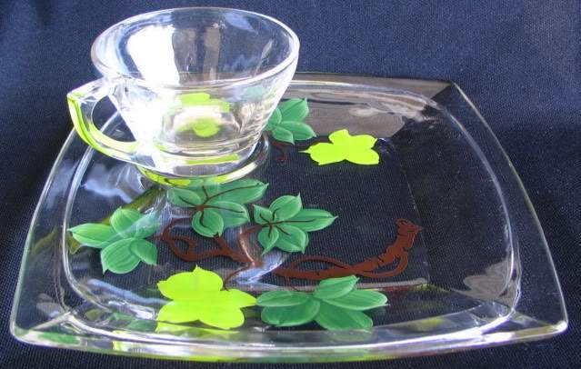 Hazel-Atlas Gay Fad Ivy Snack Set