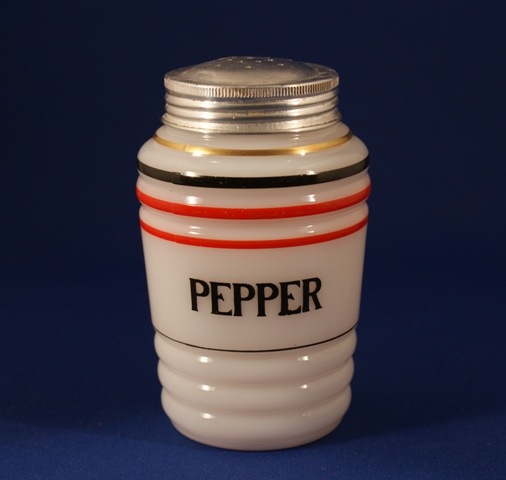 Hazel-Atlas Round Ribbed Shaker