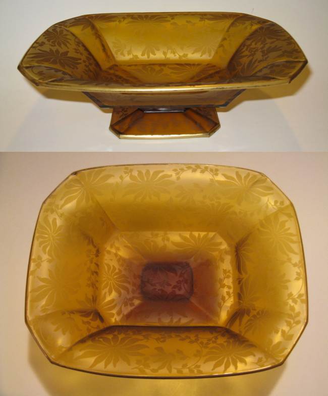 Jeannette # 127/99 Footed Bowl w/ Unknown Poinsettia Brocade
