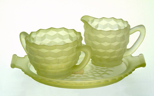 Jeannette # 600/501 Creamer, Sugar & Tray Satinized Set
