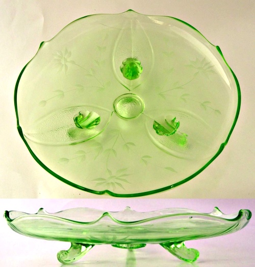 Lancaster #1831/7 Petal Cake Plate w/ Cutting