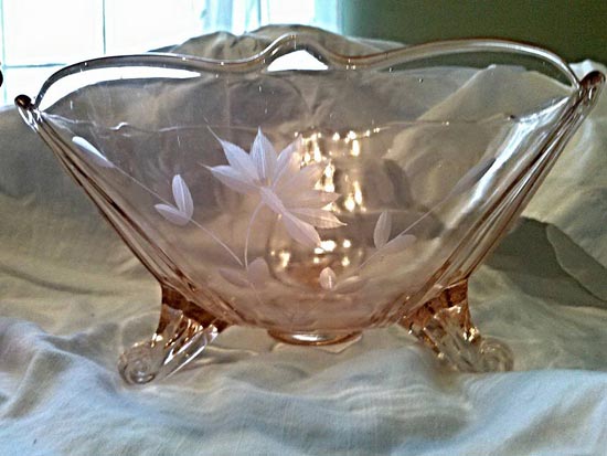 Lancaster #1831 Three-Toed Bowl w/ Standard Wheel Cut #600
