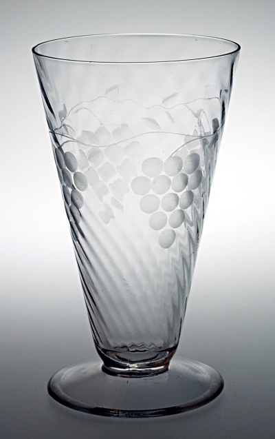Standard Footed Tumbler w/ #6 Grape Cutting