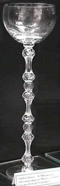 Tiffin #17689 Whimsy w/ Three Stems
