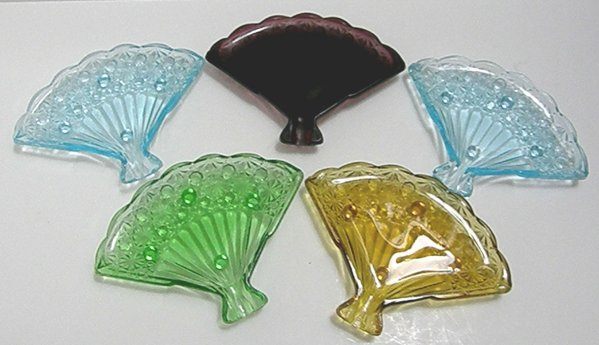 L. G. Wright Daisy & Button Ashtrays