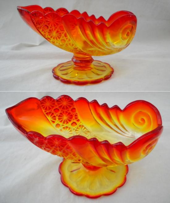 L. G. Wright #22-72 Daisy & Button Shell Footed Bowl