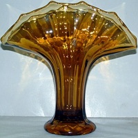 New Martinsville # 725 Fan Vase