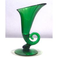 Cambridge #3900/ 575 Cornucopia Vase