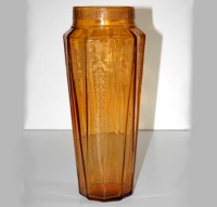 Cambridge #1105 Vase w/ Cleo & #1008 Border Etch
