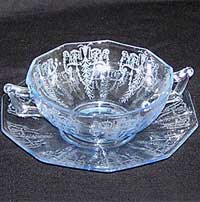 Cambridge #1075 Decagon Cream Soup w/ Cleo Etch