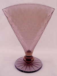 Fenton #1502 Diamond Optic Fan Vase